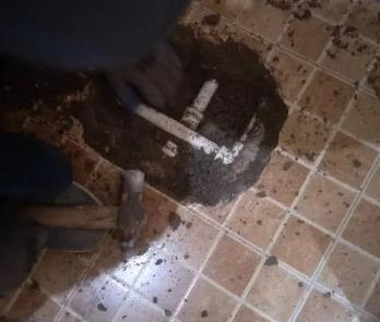 山海关卫生间漏水维修公司为您分享下卫生间渗水如何处理及注意事项